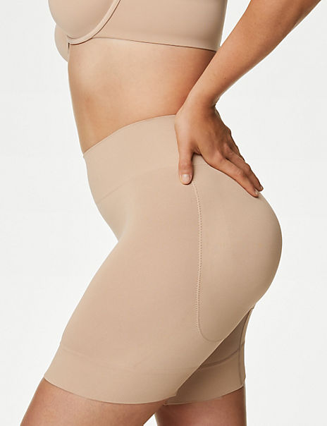 Cool Comfort™ Seamless Bum Boosting Shorts