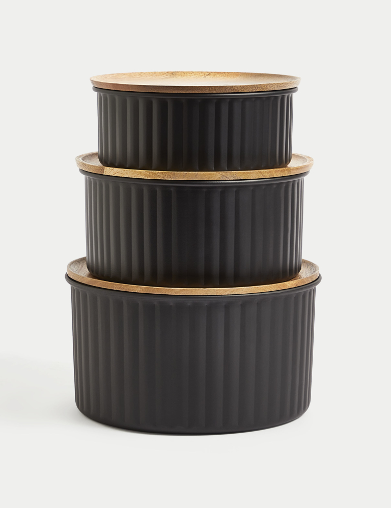 Set of 3 Ribbed Stacking Cake Tins