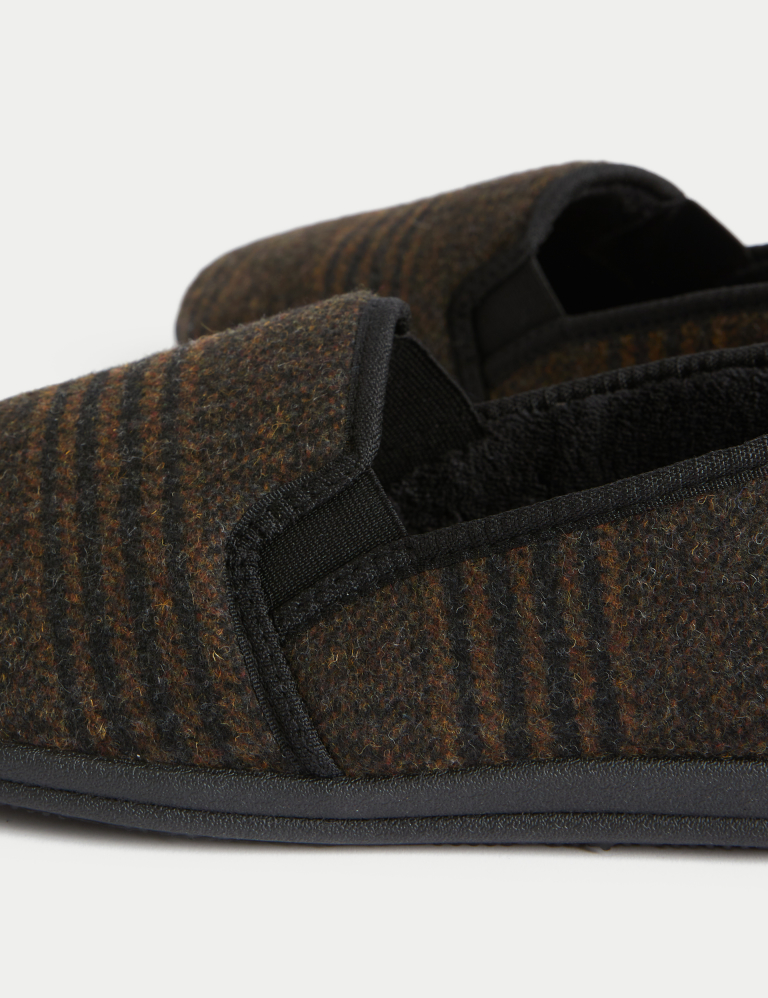 Checked Slippers with Freshfeet™