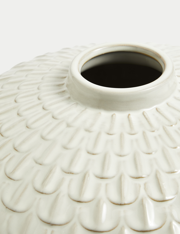 Medium Scalloped Textured Vase