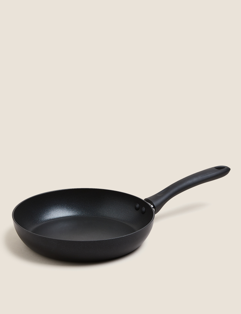 Black Aluminium 24cm Medium Non-Stick Frying Pan Black Aluminium 24cm Medium Non-Stick Frying Pan