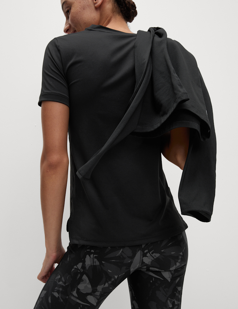 Scoop Neck Fitted T-Shirt