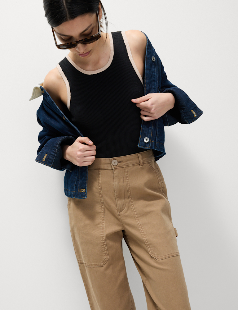 Ribbed Fitted Tipped Detail Vest