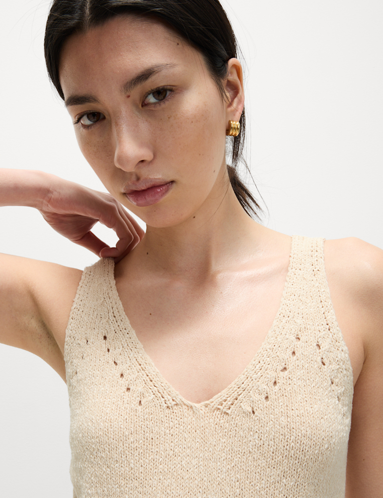 Cotton Blend Textured V-Neck Knitted Vest Cotton Blend Textured V-Neck Knitted Vest