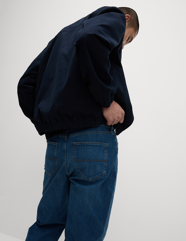 Loose Fit Stretch Jeans