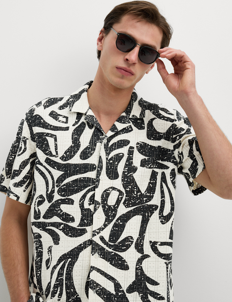 【MODERNIF】Saint Lettering Overfit Short Sleeve LOSTNFOUND Asymmetrical Zip Glossy Half-Sleeve Shirt