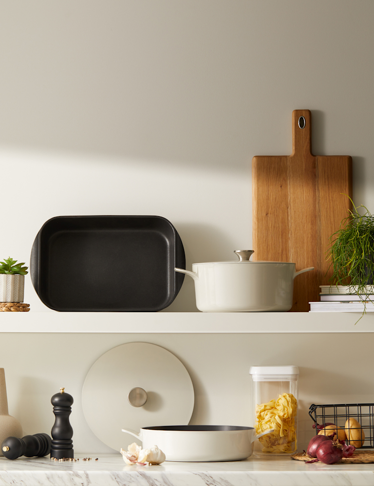 Large Cast Aluminium Roaster