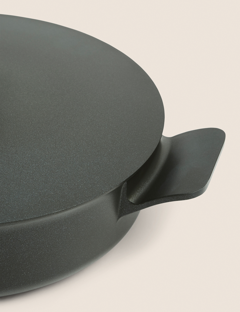 Cast Aluminium 4.5L Casserole Dish