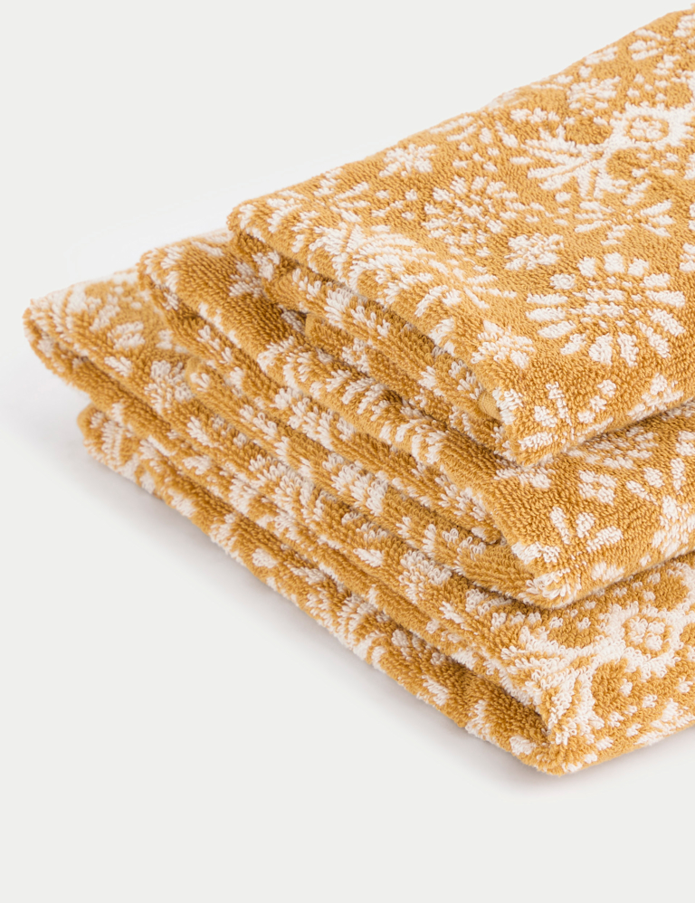 Pure Cotton Geometric Tile Pattern Towel