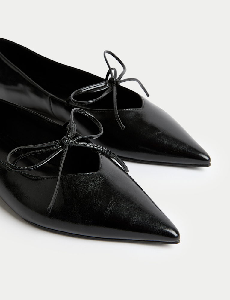 Bow Flat Pointed Pumps