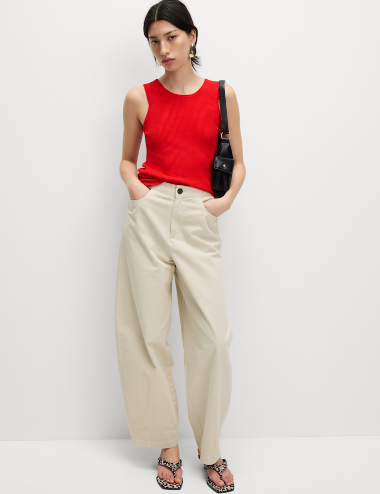 Ribbed Crew Neck Fitted Knitted Vest