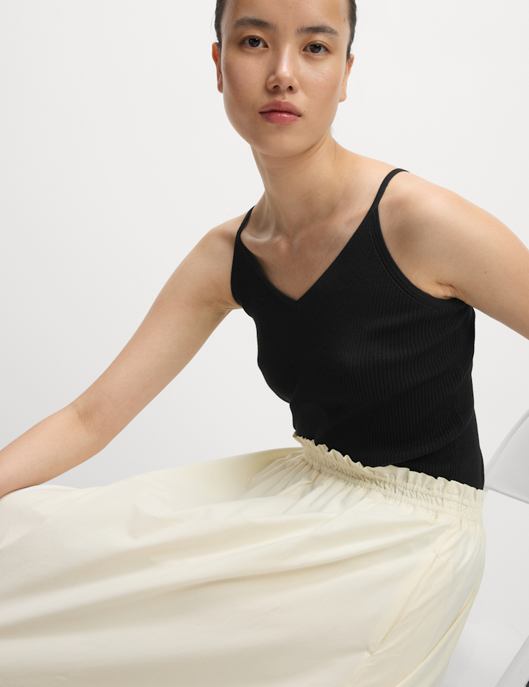 Ribbed V-Neck Slim Fit Knitted Vest