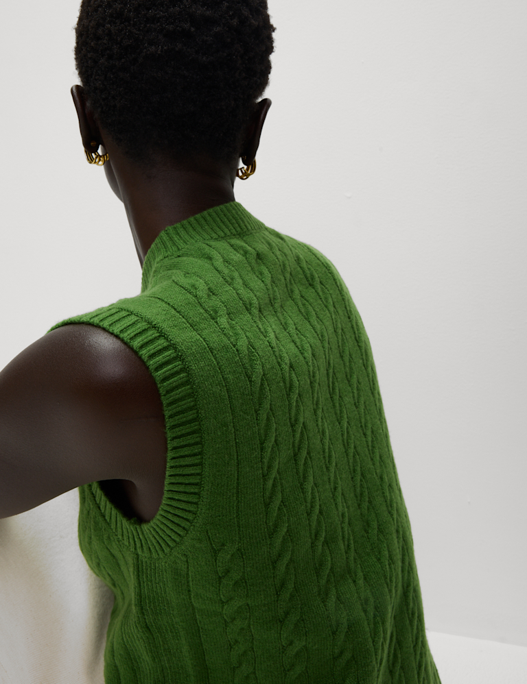 Air-Yarn Cable Knit Crew Neck Knitted Vest