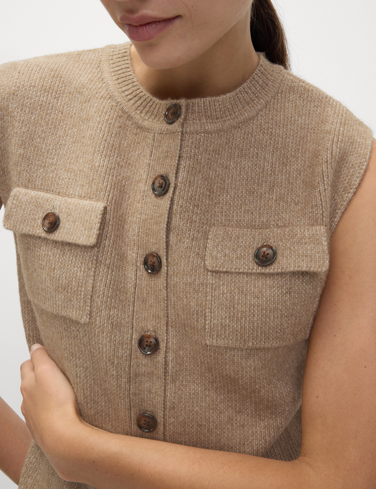 Cloud-Yarn Pocket Crew Neck Knitted Waistcoat