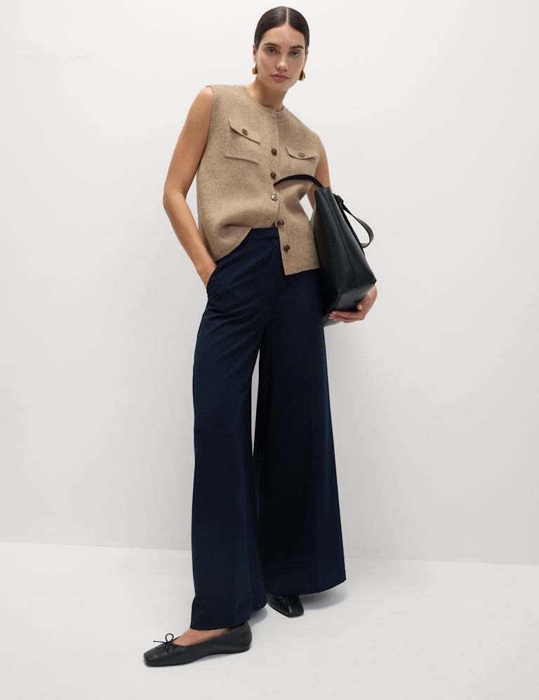 Cloud-Yarn Pocket Crew Neck Knitted Waistcoat