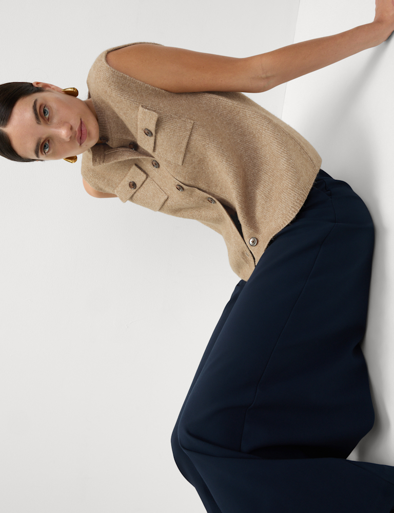 Cloud-Yarn Pocket Crew Neck Knitted Waistcoat