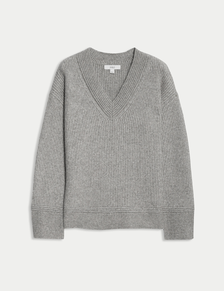 Cloud-Yarn Ribbed V-Neck Jumper