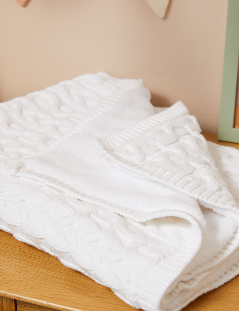 Pure Cotton Cable Knitted Fleece Shawl Pure Cotton Cable Knitted Fleece Shawl