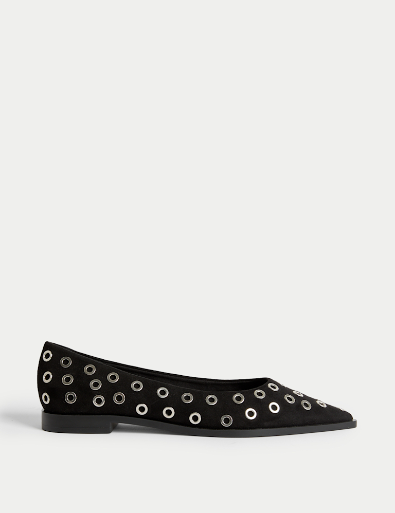 Studded Flat Pointed Shoes