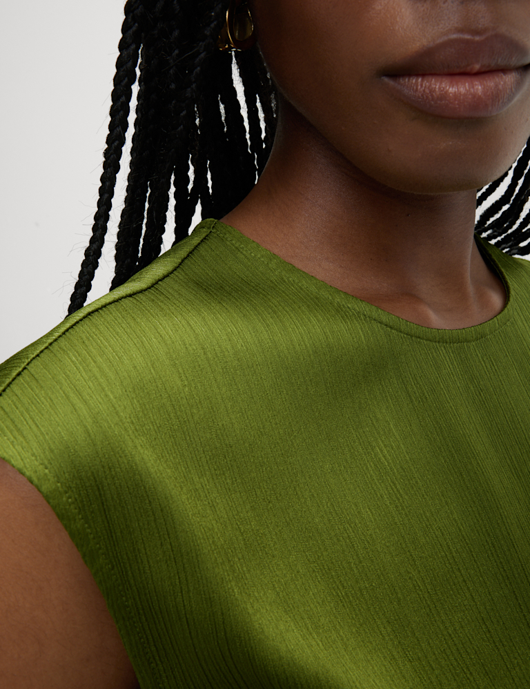 Plisse Round Neck Sleeveless Top