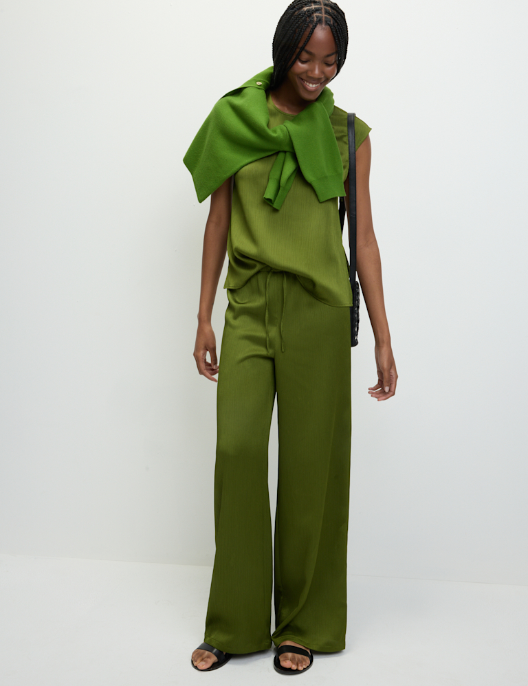 Plisse Round Neck Sleeveless Top