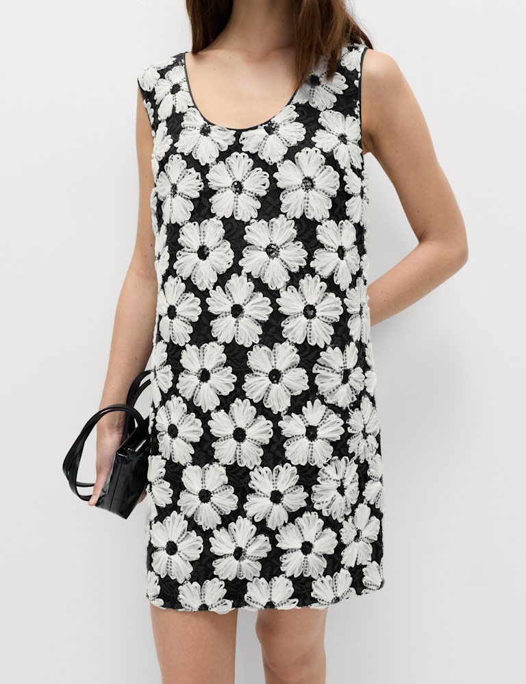 Cotton Blend Floral Scoop Neck Mini Shift Dress