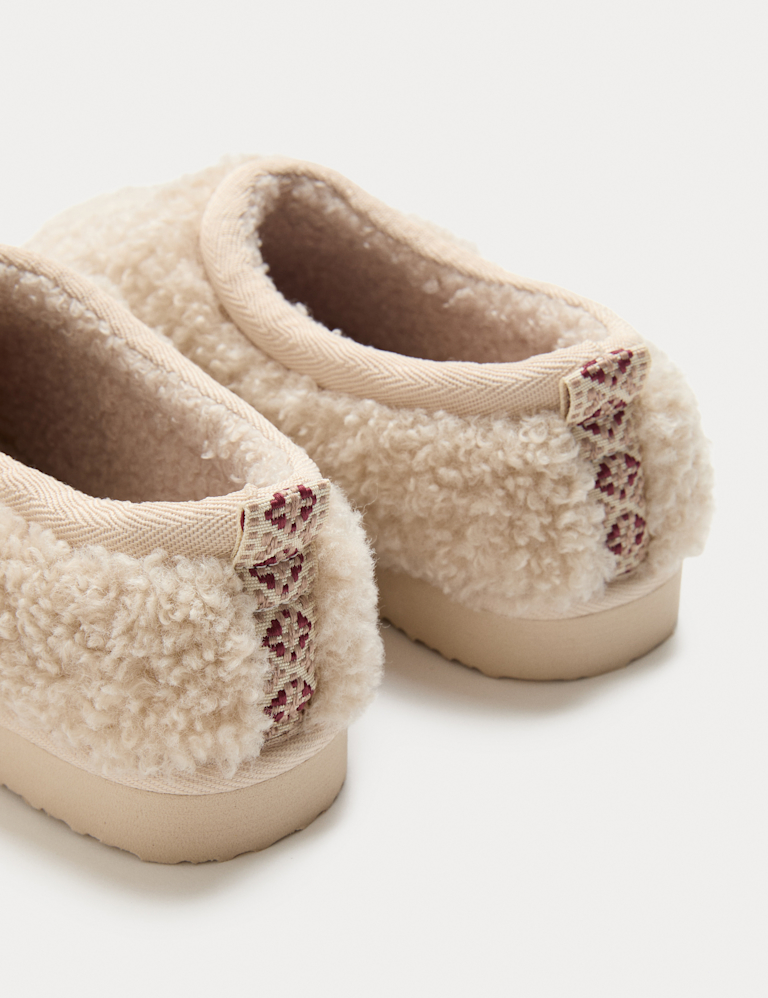 Kids’ Slippers (9 Small – 7 Large)
