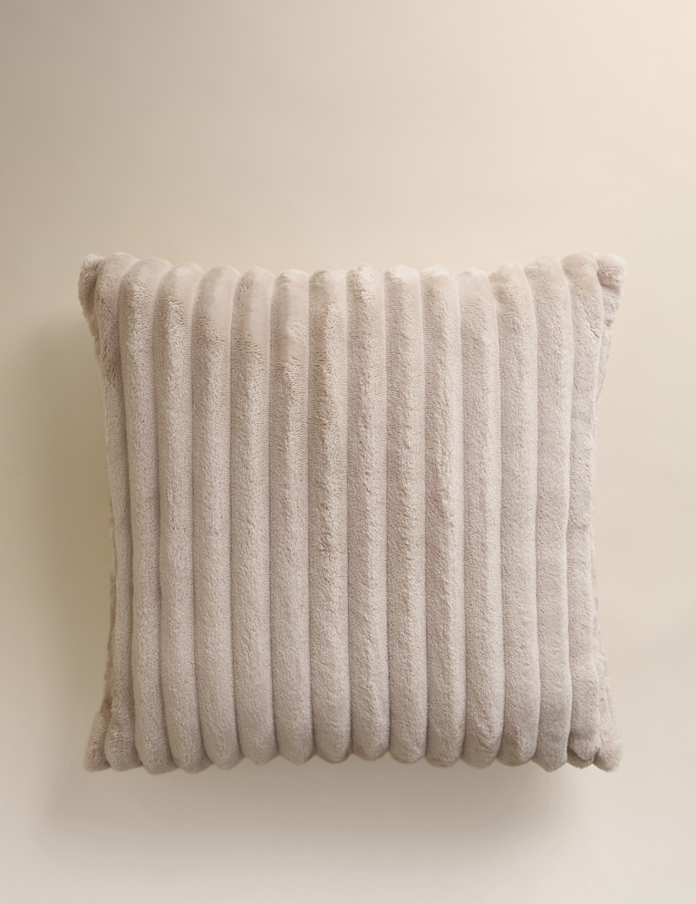 Fleece Ribbed Cushion