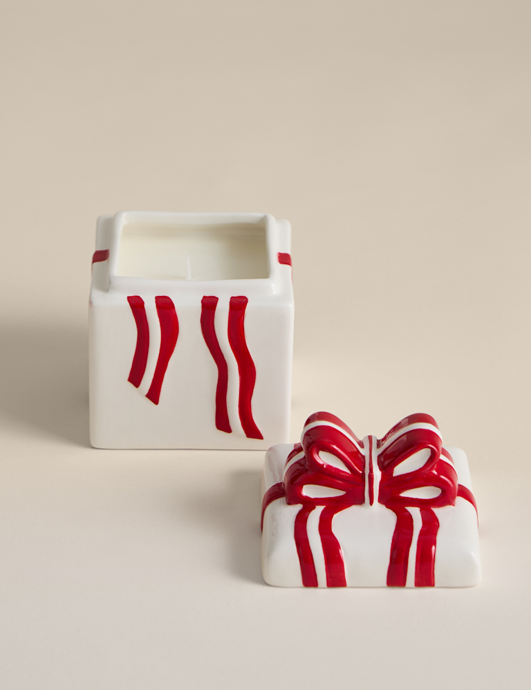 Mandarin, Clove & Cinnamon Present Candle