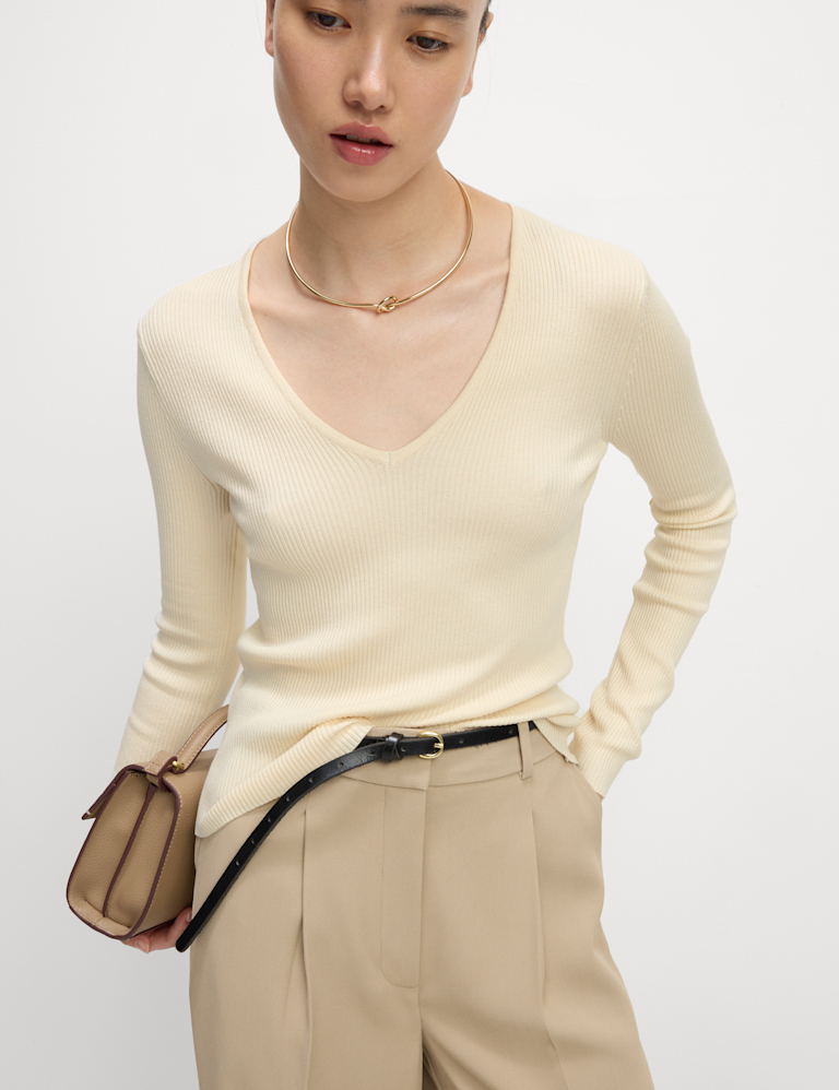 Ribbed V-Neck Knitted Top