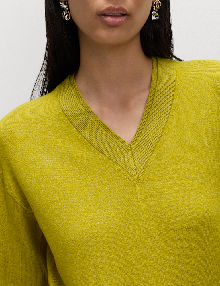 Air-Yarn V-Neck Jumper