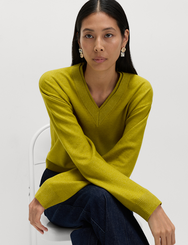 Air-Yarn V-Neck Jumper