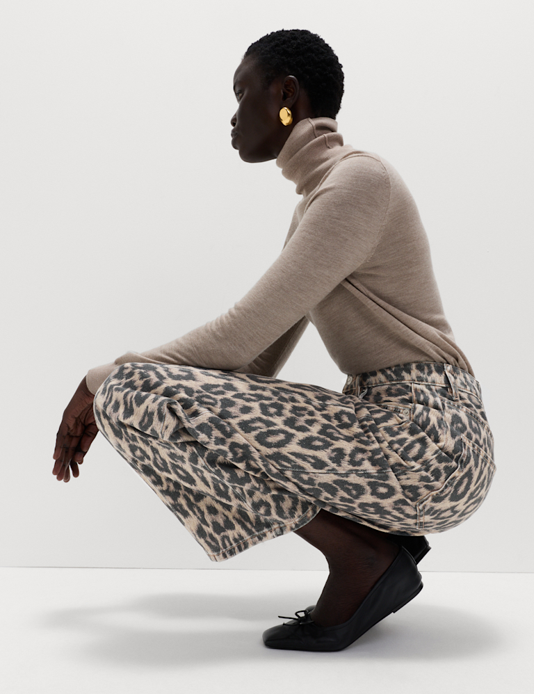 Mid Rise Animal Barrel Jeans