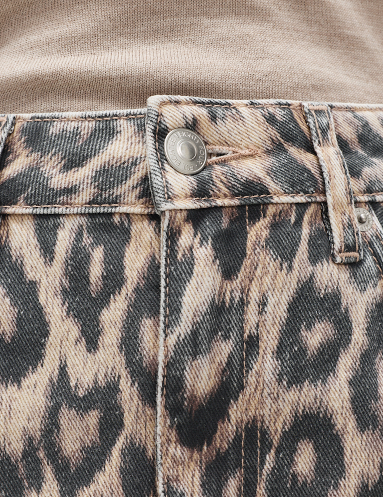 Mid Rise Animal Barrel Jeans